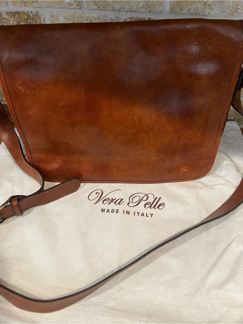 Vera Pelle Leather Messenger Bag - Brown